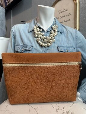 🧡 PLG Extra large makeup bag Cork? Peach 🍑